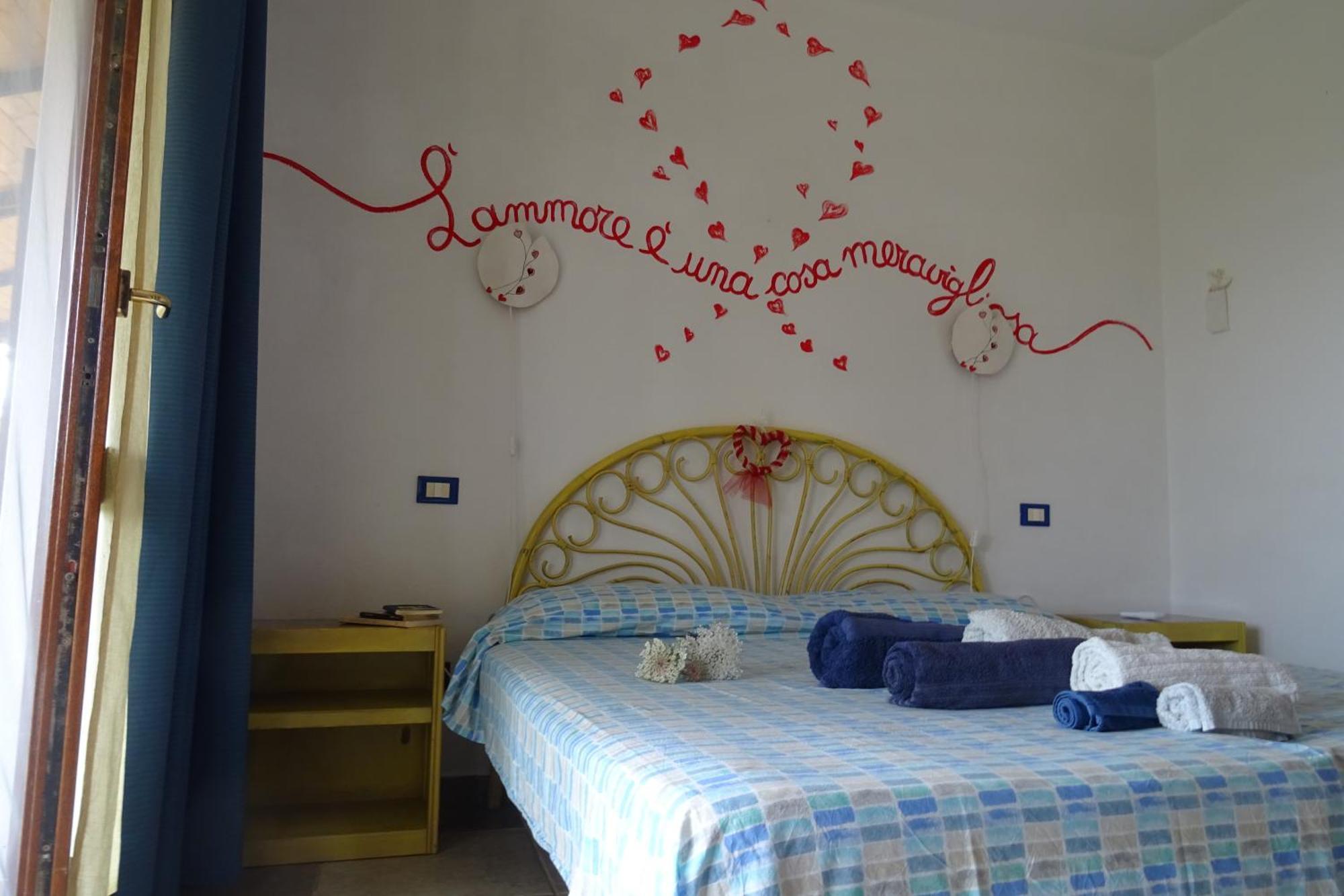 B&B Casa Per Ferie Villaggiocarovana カスティアーダス エクステリア 写真