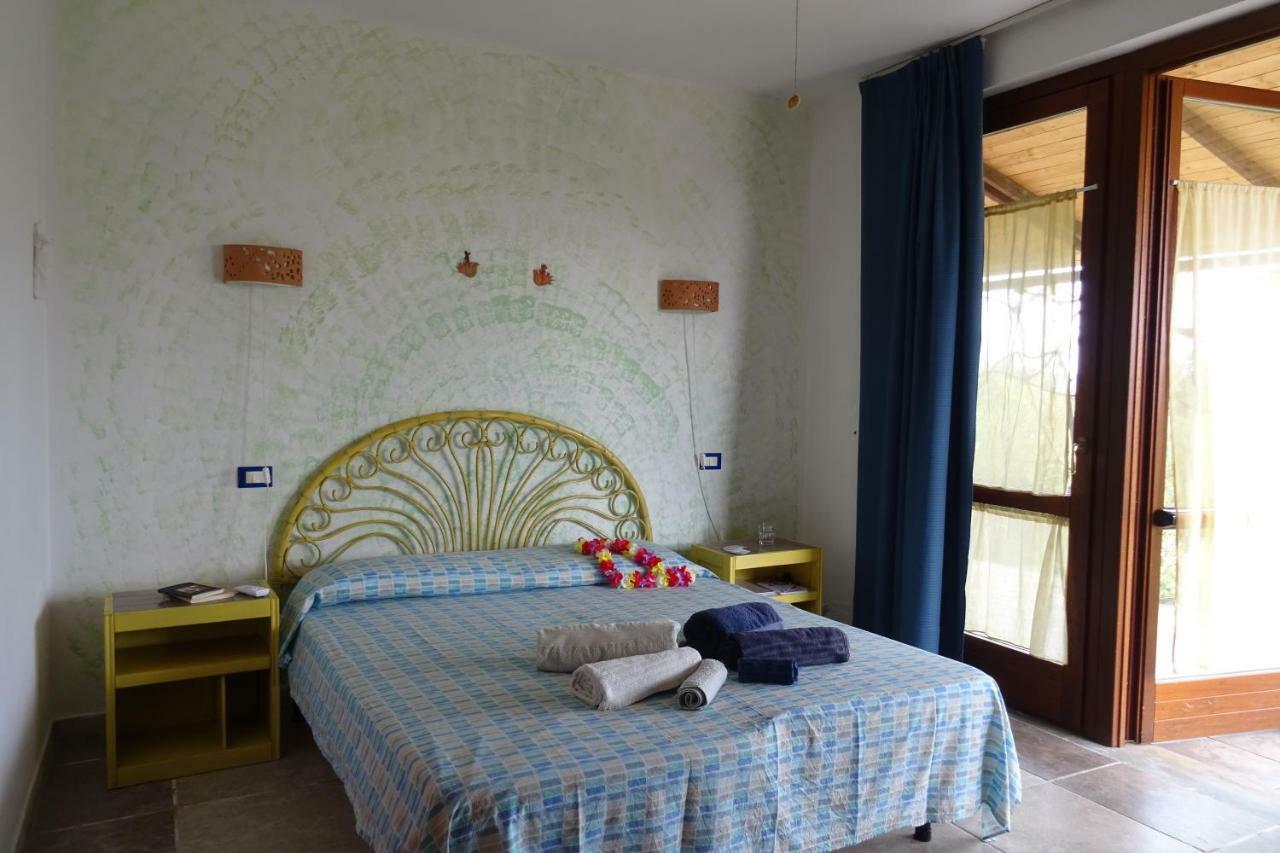 B&B Casa Per Ferie Villaggiocarovana カスティアーダス エクステリア 写真