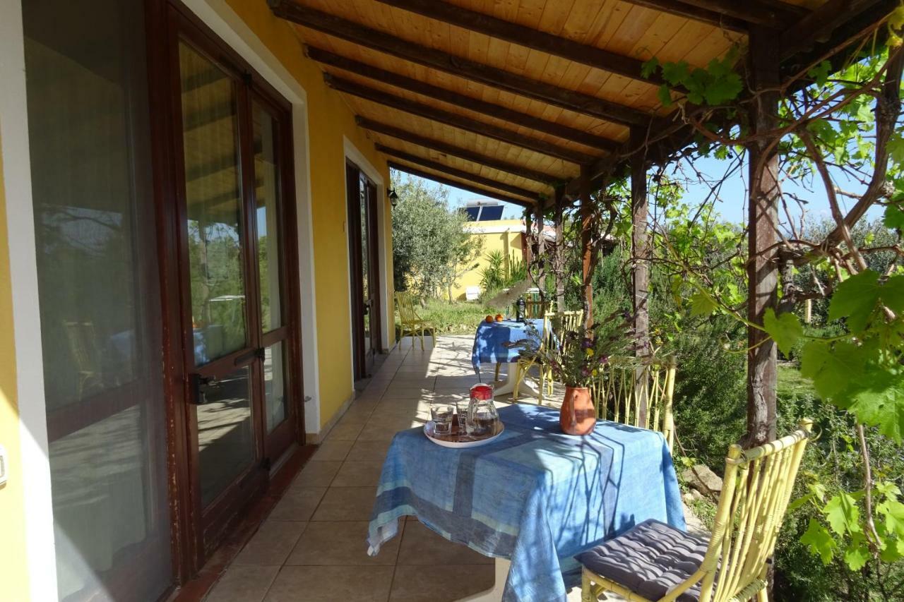 B&B Casa Per Ferie Villaggiocarovana カスティアーダス エクステリア 写真