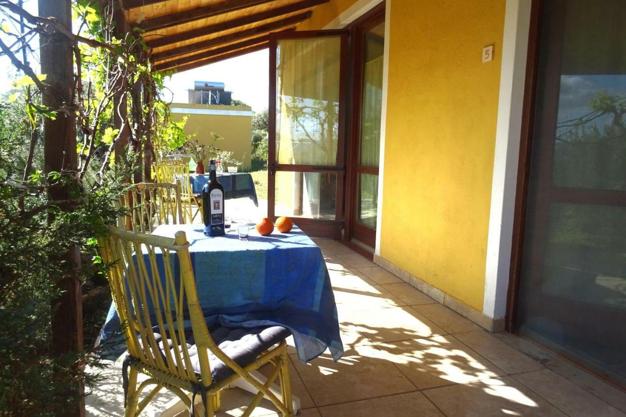 B&B Casa Per Ferie Villaggiocarovana カスティアーダス エクステリア 写真