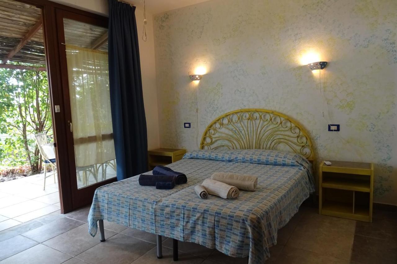 B&B Casa Per Ferie Villaggiocarovana カスティアーダス エクステリア 写真